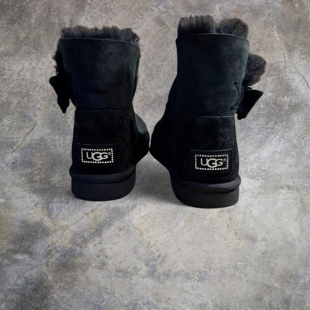 UGG‎ Australia Bailey Bow Mini Black Sheepskin Suede Winter Boots Women's Size 9